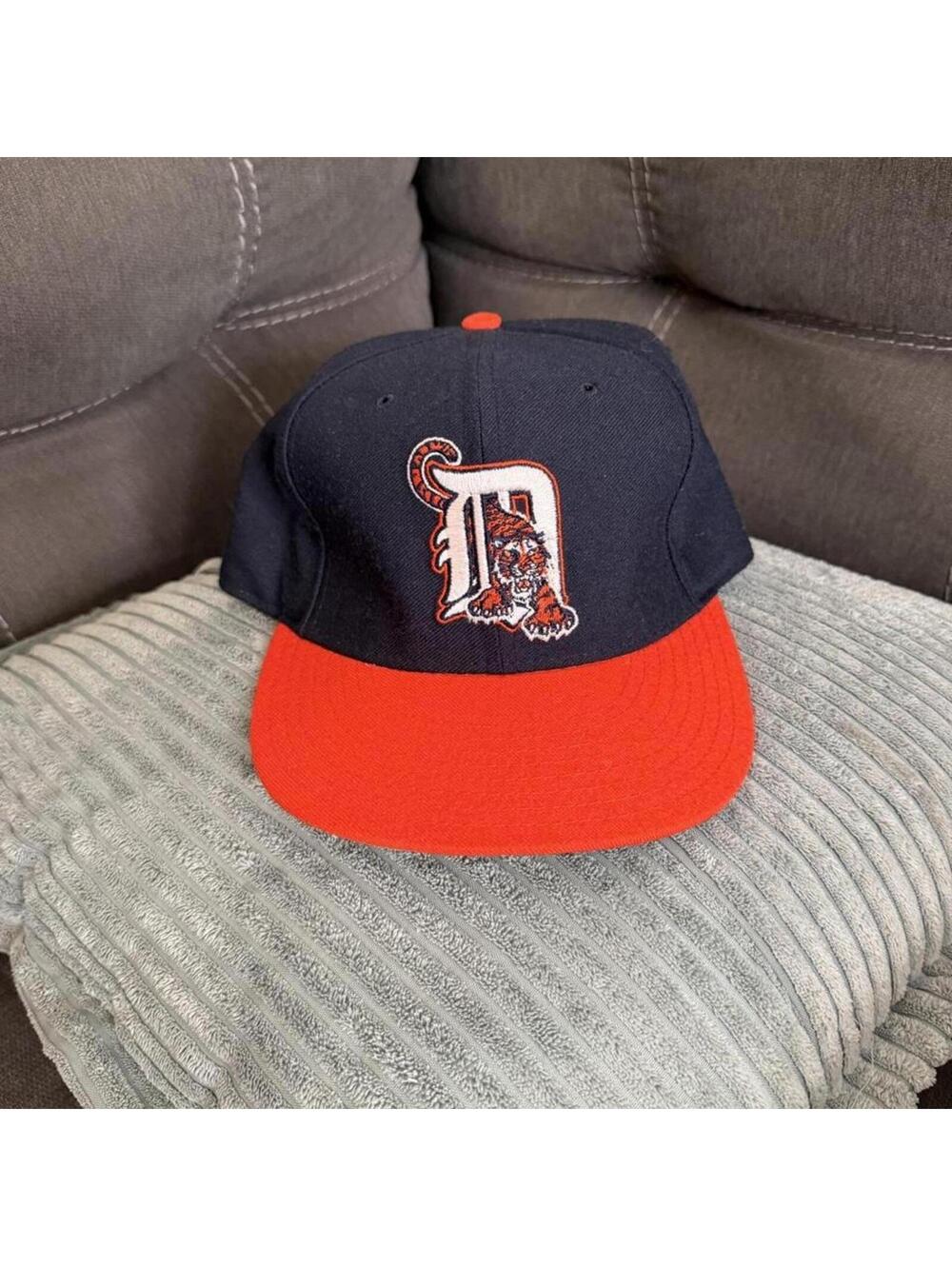 Vintage New Era Detroit Tigers navy blue snapback hat size 7 1/2  #MLB #baseball